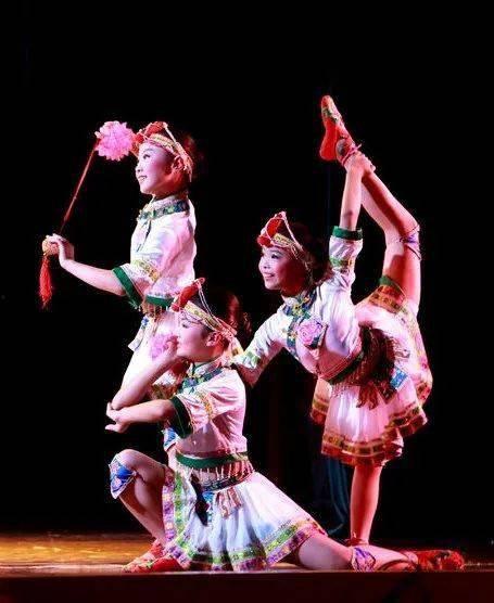 男子爆料买到假红牛视频,揭秘假冒饮料背后的真相  第1张